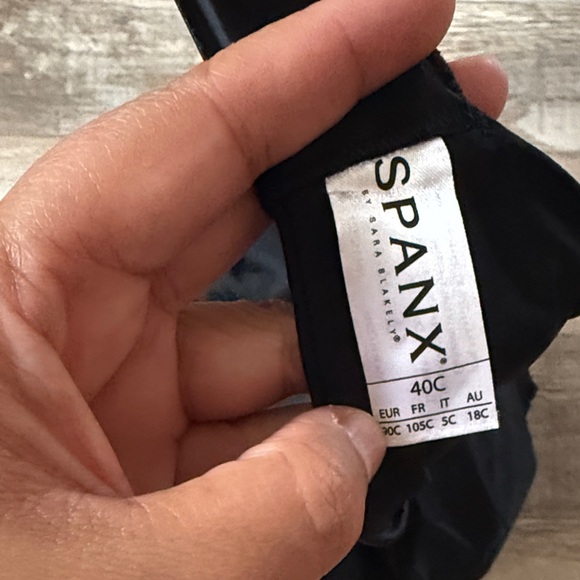 Spanx Elegant Black Women's Bra Size 40C - Picture 3 of 4